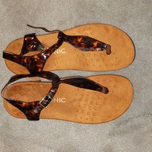 vionic sandals size 8